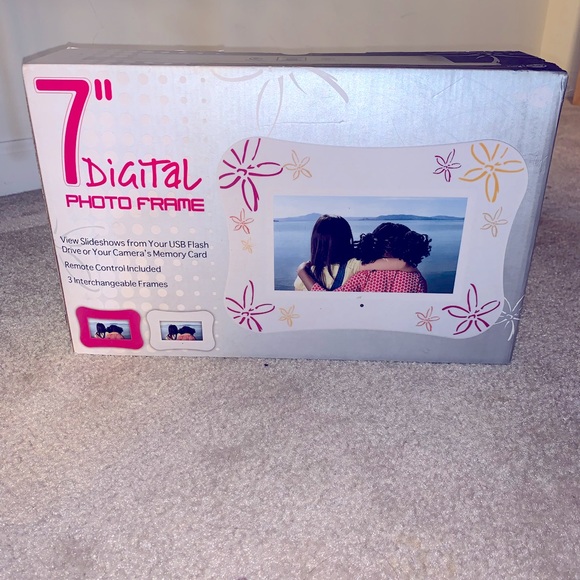 NEVER OPENED Digital Photo Frame - Picture 1 of 9